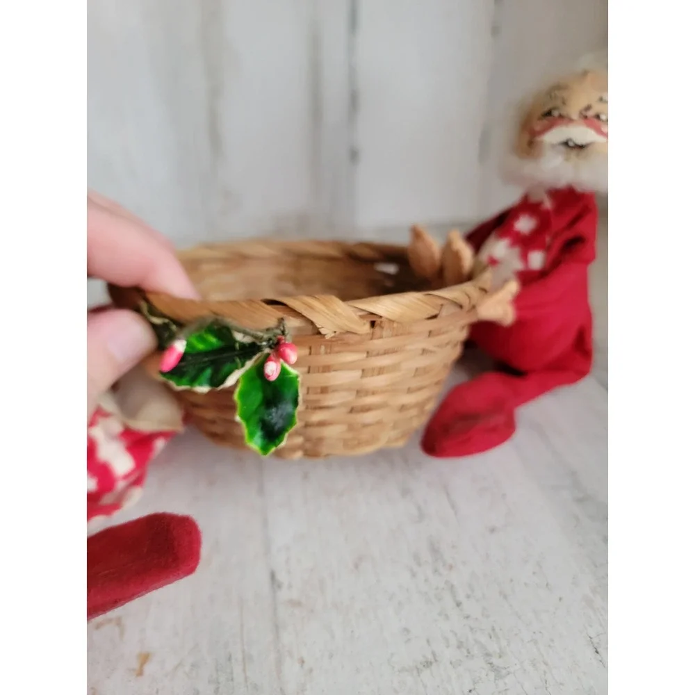 Annalee Mr Mrs Santa Claus carrying basket Xmas vintage home decor unique